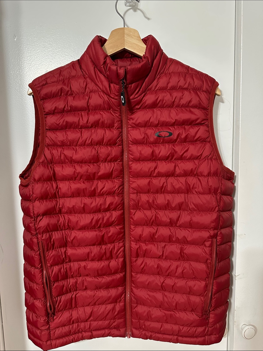 Oakley Men's Deep Red Quilted Puffer Vest performance fit US S